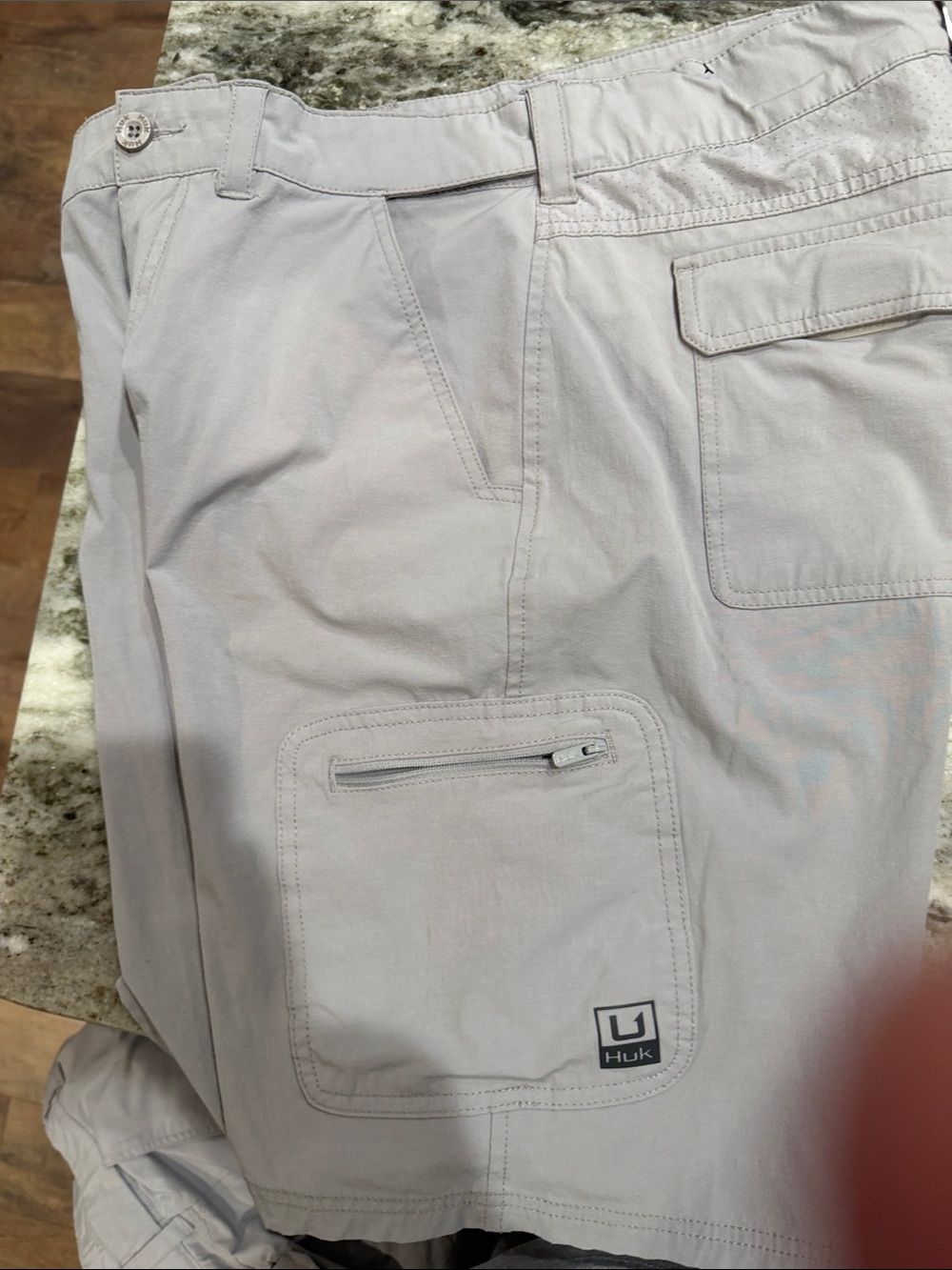 Huk Men’s Light Gray Cargo Fishing Pants large